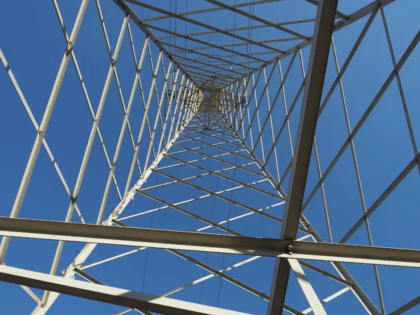 Elektrik Gücü Yüksek Voltaj Iletim Hattı Kulesi — Stok fotoğraf