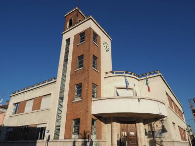 CHIVASSO, İtalya - CIRCA Aralık 2021: Casa del Fascio binası, eski yerel faşist şube merkezi