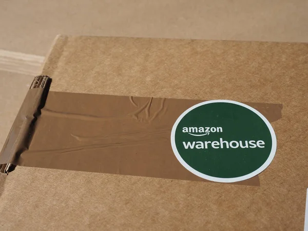 シアトル Circa 2021年10月 Amazon Warehouseは中古またはオープンボックス製品の品質に関する素晴らしい情報を提供しています — ストック写真