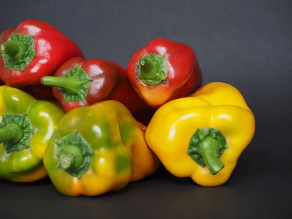 Червоний Жовтий Перець Наукова Назва Capsicum Bell Peppers Овочі Вегетаріанська — стокове фото