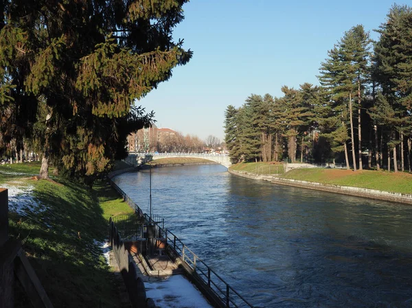 イタリアのChivasso ItalyのCanale Cavour人工水路 — ストック写真