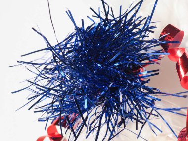 Noel süsü olarak kullanılan mavi süs.