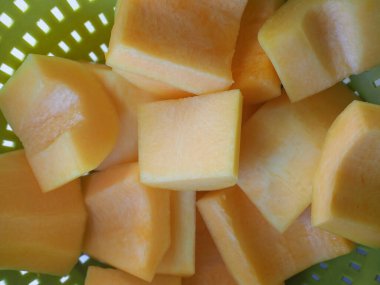 Doğranmış balkabağı sebzesi yemek geçmişi olarak kullanışlıdır.