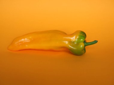 Sarı biberler (bilimsel adı Capsicum diğer adıyla dolmalık biberler) vejetaryen yiyecekler