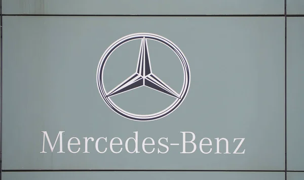 Berlin Tyskland Circa Ruari 2022 Mercedes Benz Bilhandlare Skylt — Stockfoto