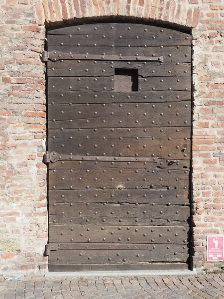 Древняя Деревянная Дверь Красной Кирпичной Стене — стоковое фото
