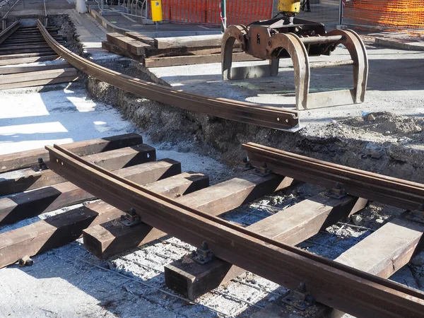 路面電車の建設は市内中心部で行われます — ストック写真