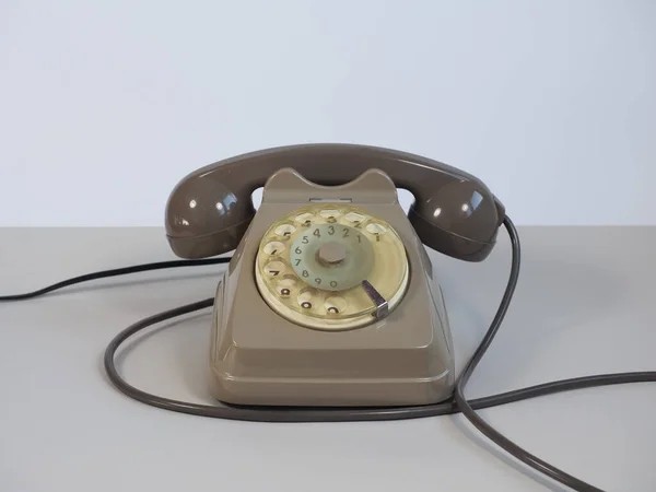老式灰色旋转拨号模拟固定电话 — 图库照片