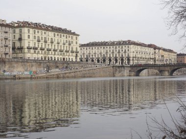 TURIN - CRCA ŞUBAT 2022: Torino 'da Po Nehri kıyıları