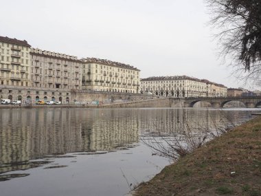 TURIN - CRCA ŞUBAT 2022: Torino 'da Po Nehri kıyıları