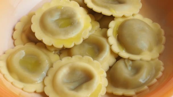 Vegan Ravioli Agnolotti Med Grönsaker Som Fyller Traditionell Italiensk Pasta — Stockvideo