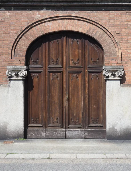 Ancient Wooden Gate Red Brick Arch Columns Ionic Capitals — Stok fotoğraf