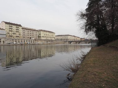 TURIN - CRCA ŞUBAT 2022: Torino 'da Po Nehri kıyıları