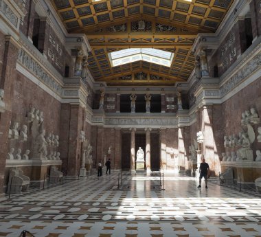 DONAUSTAUF, ALMANY - CRCA HAZİRAN 2022: Walhalla Şöhret Salonu 'nun İçi