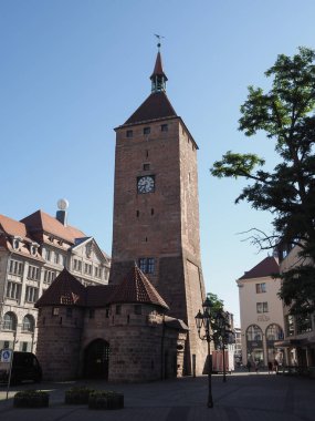 NUERNBERG, ALMANY - CRCA HAZİRAN 2022 Weisser Turm Çeviri: