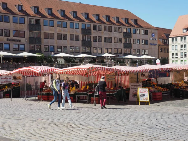Nuernberg Alemanha Circa Junho 2022 Pessoas Hauptmarkt Praça Principal Mercado — Fotografia de Stock