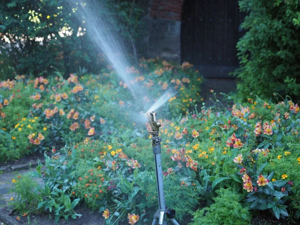 Rotierende Düse Bewässerungsregner Aka Ein Wasserregner — Stockfoto