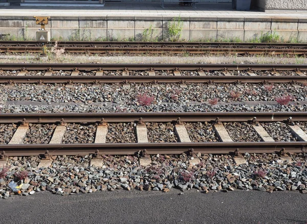 鉄道公共交通機関用の鉄道線路 — ストック写真