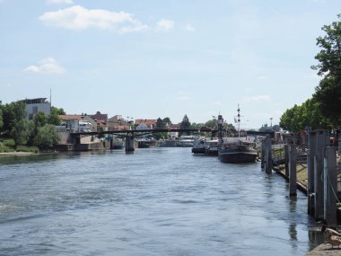 REGENSBURG, GERMANY - CIRCA HAZİRAN 2022: Tuna Nehri manzarası