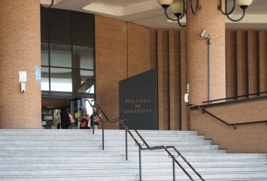 TURIN, İTALYA - CIRCA MAYIS 2022: Palazzo di Giustizia çeviri