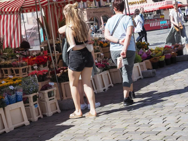 Nuernberg Germany Circa 6月2022 市場の中心広場の人々 — ストック写真