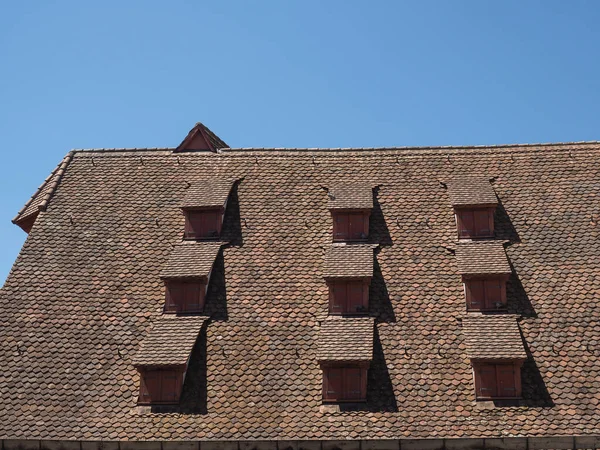 Anciennes Lucarnes Dans Haut Toit — Photo