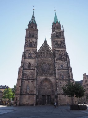 NUERNBERG, GERMANY - CIRCA HAZİRAN 2022: St Lorenz, çeviri St Lawrence, Protestan Lüteryen Kilisesi