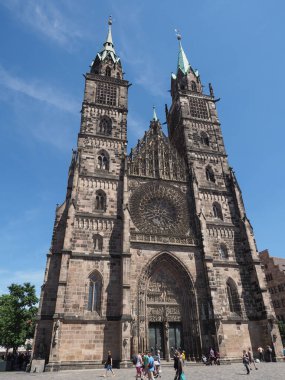 NUERNBERG, GERMANY - CIRCA HAZİRAN 2022: St Lorenz, çeviri St Lawrence, Protestan Lüteryen Kilisesi