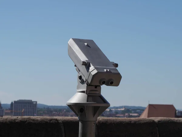 Binocular Στην Πλατφόρμα Προβολής Υπερυψωμένη Θέση Πάνω Από Κέντρο Της — Φωτογραφία Αρχείου