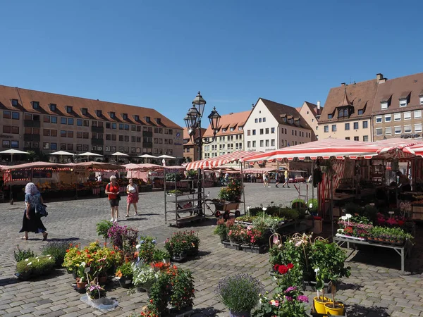 Nuernberg Alemania Circa Junio 2022 Personas Hauptmarkt Plaza Principal Del —  Fotos de Stock