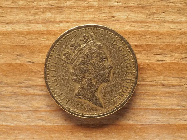 Circa 2022 1磅硬币正面 印有英国女王伊丽莎白二世的肖像 — 图库照片