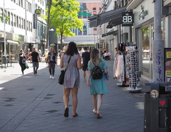Ньюернаг Германия Июнь 2022 Люди Центре Города — стоковое фото