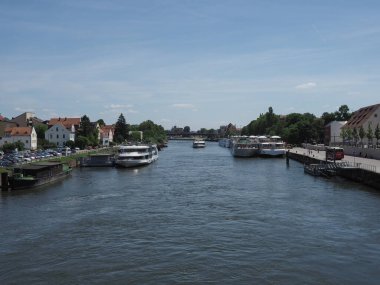 REGENSBURG, GERMANY - CIRCA HAZİRAN 2022: Tuna Nehri manzarası