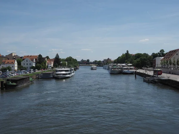 REGENSBURG, GERMANY - CIRCA HAZİRAN 2022: Tuna Nehri manzarası