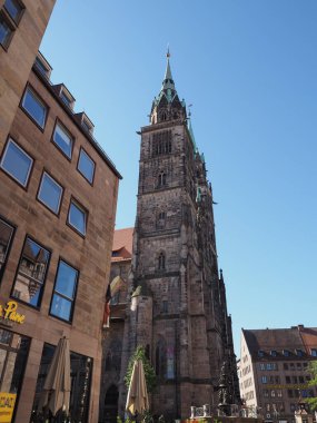 NUERNBERG, GERMANY - CIRCA HAZİRAN 2022: St Lorenz, çeviri St Lawrence, Protestan Lüteryen Kilisesi