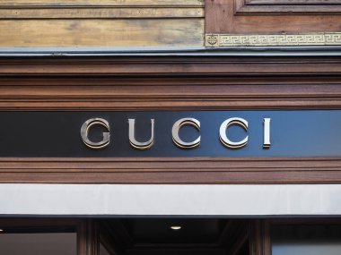 VIENNA, AUSTRIA - CRCA EPTESİ 2022: Gucci mağaza önü işareti