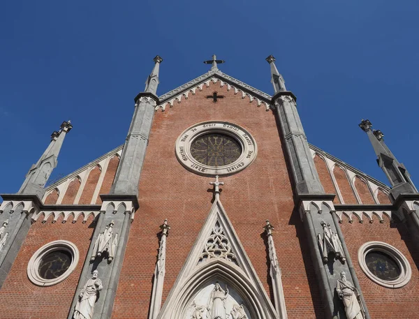 イタリアのトリノにあるサンタ ジュリア教区教会 — ストック写真