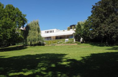 BRNO, CZECH Cumhuriyet - CIRCA SEPTEMBER 2022: Mimar Ludwig Mies van der Rohe tarafından tasarlanan Villa Tugendhat modernist ev