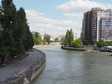 VIENNA, AUSTRIA - CIRCA SEPTEMBER 2022: Donaukanal tercümesi Tuna Kanalı su kanalı