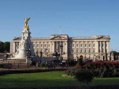 LONDON, İngiltere - CRCA ECTOBER 2022 Buckingham Sarayı
