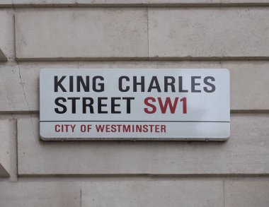 LONDON, İngiltere - CIRCA ECTOBER 2022: Westminster City 'deki King Charles sokak tabelası