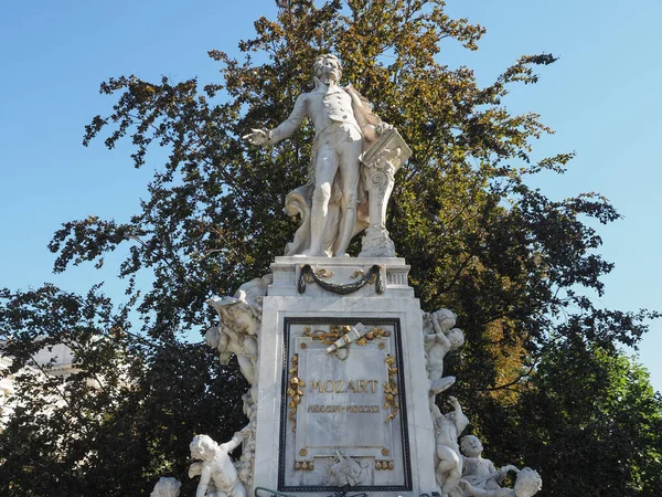 Mozart Denkmal Fordítás Mozart Emlékmű Burggartban Karl Koenig Építész Tilgner — Stock Fotó