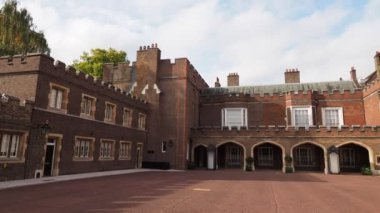 Pall Mall, İngiltere 'deki St. James Sarayı.