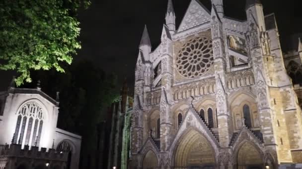 英国ロンドンの夜のウェストミンスター寺院教会 — ストック動画