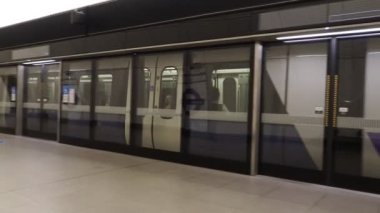 LONDON, İngiltere - CIRCA ECTOBER 2022: Elizabeth Line Paddington İstasyonu