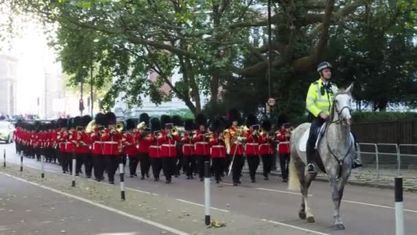 Londres Reino Unido Circa Outubro 2022 Banda Dos Guardas Granadeiros — Vídeo de Stock