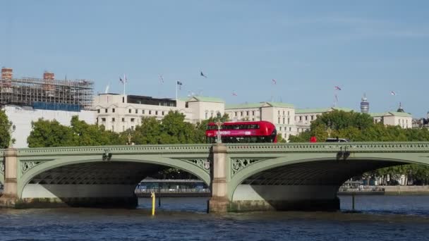 London Großbritannien Circa Oktober 2022 Roter Doppeldeckerbus Auf Der Westminster — Stockvideo