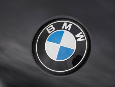 MUENCHEN, ALMANY - CIRCA ECTOBER 2022 BMW işareti