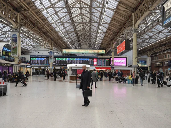 Лондон Великобритания Circa October 2022 Victoria Station — стоковое фото