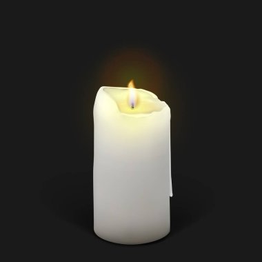 Siyah arkaplanda beyaz mum yakmak